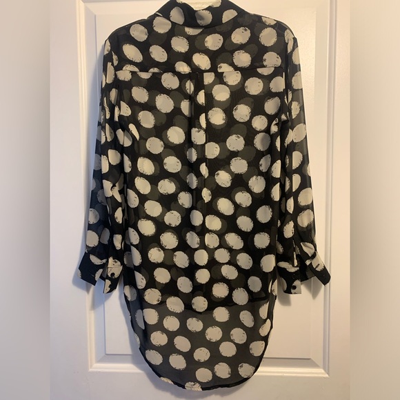 Bellatrix Black & White Polka Dot High-Low Button-Up Blouse - XS - Picture 3 of 8